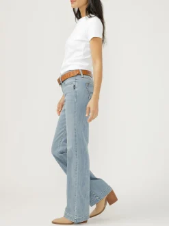 Suki Mid Rise Trouser Leg Frontier Strong Jeans